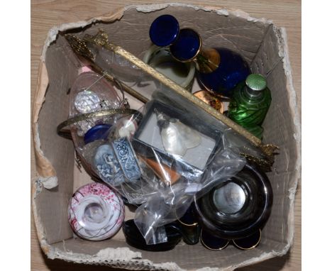 A box of glassware including Swarovski type small figures (some damaged) trinket pots, a shell purse, mounted with white meta
