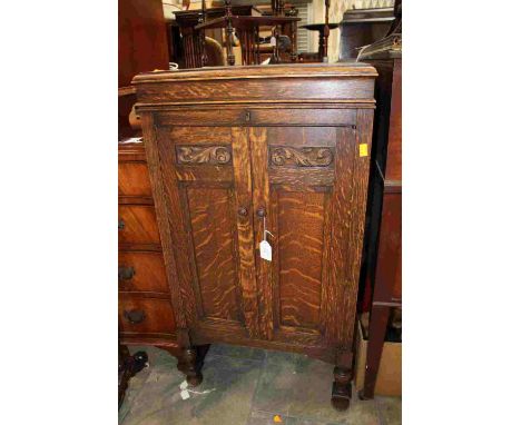 An early 20th Century oak gramophone cabinet, the two doors opening to reveal an internal speaker