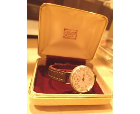 Gents WWI military style wristwatch CONDITION REPORT: This item is working at lotting.