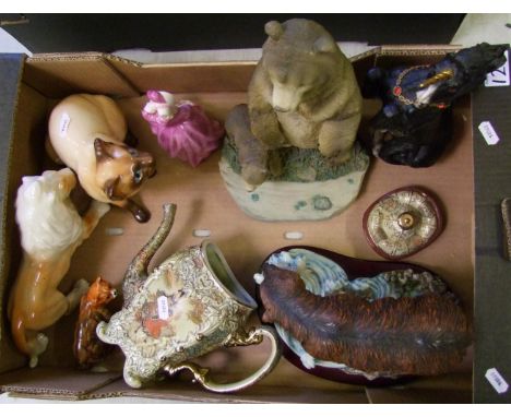 A mixed collection of ceramic and resin aminal figures: including a Sylvac cat, resin bear and unicorn etc (1 tray). 