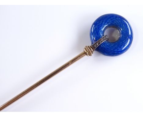 A Russian Karl Fabergé gold blue enamel and diamond set hat pin, workmaster August Fredrik Hollming, 56 Zolotnik mark, diamon