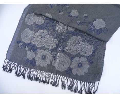 Oscar De La Renta grey floral pattern shawl / scarf, length 184cm