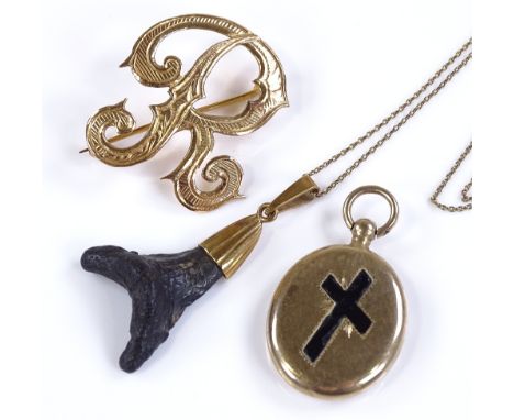 An 18ct gold R initial brooch, an unmarked gold and enamel locket pendant, and a tooth pendant necklace (3)