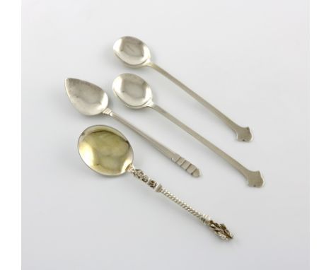 By R. E. Stone, an Art Deco silver spoon, London 1932, tapering spot-hammered bowl, tapering faceted stem with a stylised fin