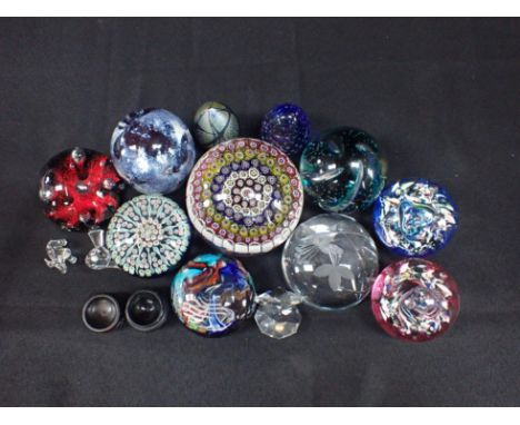 A COLLECTION OF GLASS PAPERWEIGHTS Caithness, Isle of Wight and other makers