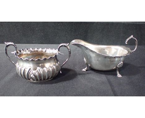 A SILVER SAUCE BOAT, BIRMINGHAM 1933 and a silver sugar basin, Birmingham 1878 (2)