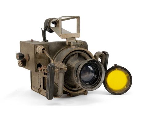 EASTMAN KODAK AIR FORCE (US ARMY) CAMERA, type K-24, with Aero-Ektar f/2.5 7inch 178mm 5x5 E177 lens and yellow filter
Commen