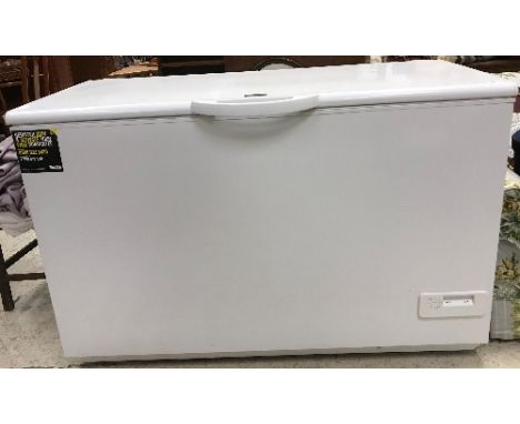 A Zanussi Model ZFC41400WA/BN1425 chest freezer, 133.5 cm wide x 66.6 cm deep including hinges x 86 cm high 