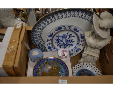 A Royal Worcester blue and white platter, four boxed display plates including Royal Worcester 'Legends of the Nile' a jasperw