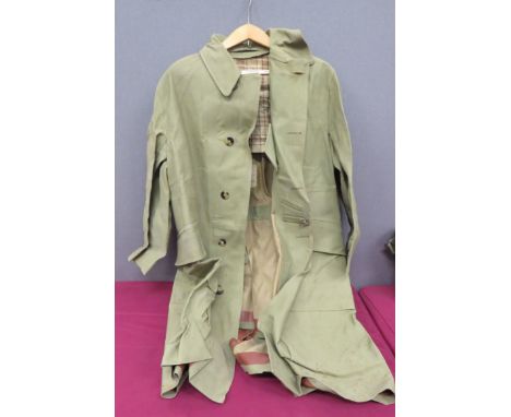 WW2 Pattern Officer's Mackintosh light khaki, rubberised cotton, single breasted, fly front, long coat. &nbsp;Large, turn ove