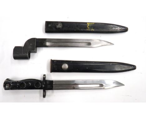 British LIA4 Bayonet And No 9 Bayonet LIA4 example. &nbsp;8 inch, single edged, clipped point blade with fuller. &nbsp;Blacke