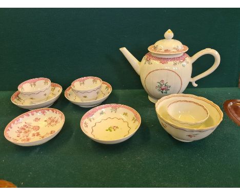 Chinese export porcelain teapot, tea bowls and saucers and similar porcelain.