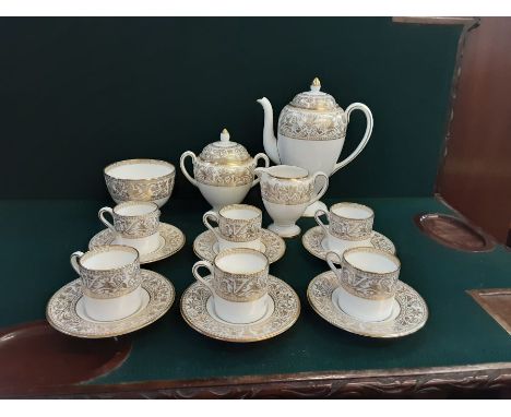 Wedgwood gilt Gold Florentine coffee set comprising 6 cups, 6 saucers, coffee pot, sugar and cream and sucre.