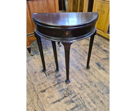 Small Georgian half round foldover gate leg occasional table with storage compartment on Queen Ann legs, 61cm wide.