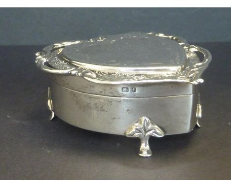 Silver trinket box of heart shape with engraved lid, Birmingham 1906, 8cm. 