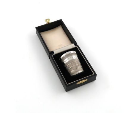 A cased novelty silver thimble spirit measure, marked WW, Birmingham 1989, tapering circular form, engine-turned decoration, 