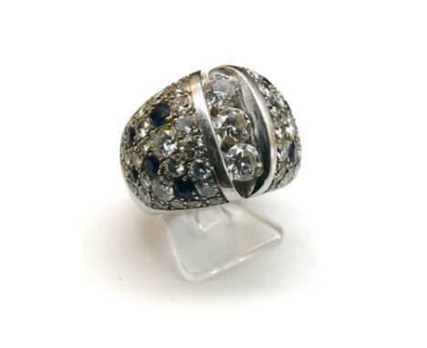 Exner, Goldschmiede, Recklinghausen: schwerer Ring,750er WG, mit Brillanten und SaphirenRing aus 750er WG, Besatz mit 54 Bril