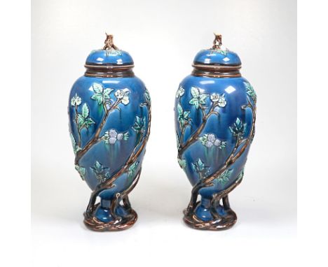 Pärchen Jugendstil DeckelvasenKeramik petrolblau glasiert, Vase mit hochovalem Korpus auf Aststand, kurzem zylindrischen Hals