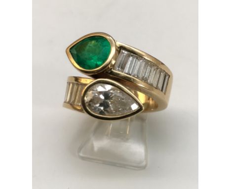 schwerer Ring 750 GG mit Diamant-und SmaragdtropfenRing in Toi et moi-Form mit 14 Diamantbaguetten und großem Brillant in Tro