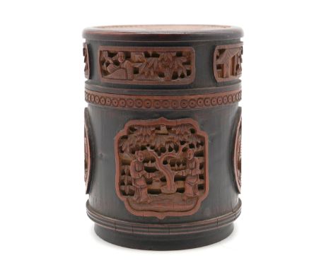 Bambusdose/Teedose geschnitzt, Quing Dyn., 19.Jh. ChinaZylinderförmig, Höhe 16,5x13cm, Boden und Deckel mit jew. 4 Kartuschen