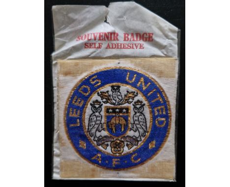 VINTAGE LEEDS UNITED SELF ADHESIVE BADGE IN ORIGINAL PACKAGING
Ref SM