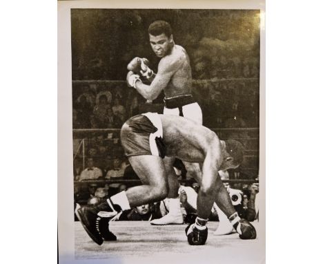 BOXING VINTAGE MUHAMMAD ALI ( CASSIUS CLAY ) ORIGINAL PRESS PHOTO
8 x 10 Inch
Ref JCK