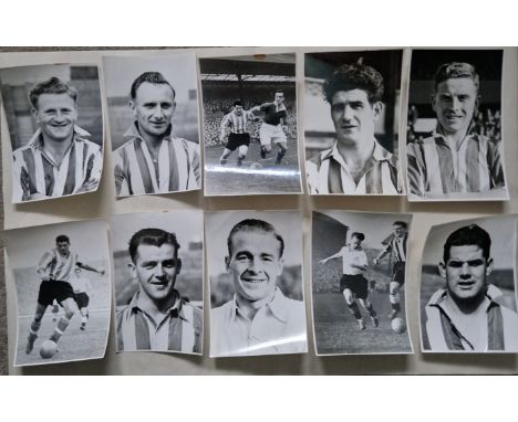 ORIGINAL VINTAGE SUNDERLAND PRESS PHOTO'S X 11
4 x 6 Inch and all have press stamps on rear
Ref SM