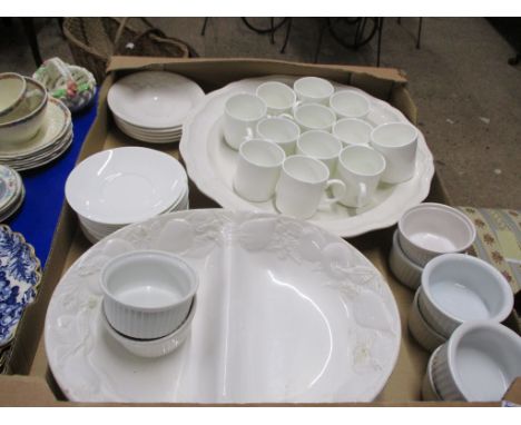 TRAY CONTAINING CERAMIC ITEMS, COFFEE CANS AND SAUCERS AND SERVING DISHES