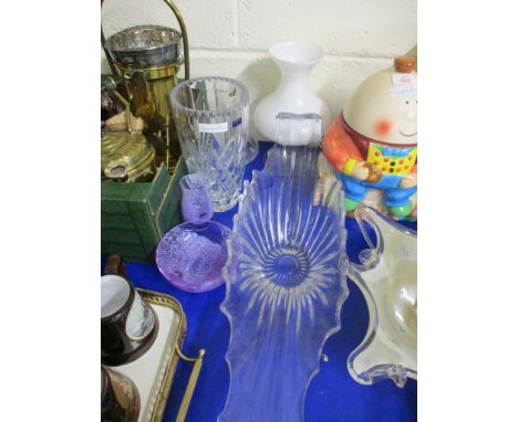 GROUP OF GLASS WARES INCLUDING A ROYAL WORCESTER CRYSTAL VASE