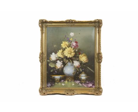 R HUNTHIER,STILL LIFE WITH FLOWERSoil on canvas, signed50cm x 40cmFramed