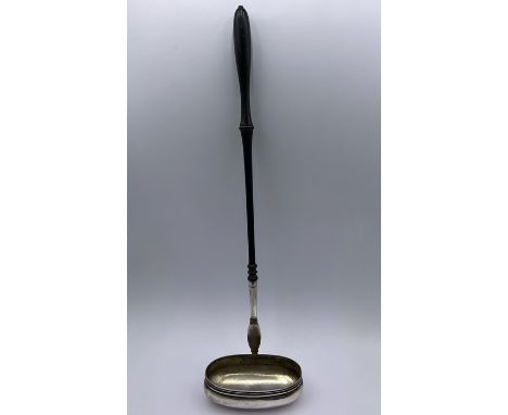 A ladle with crest to base