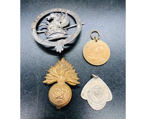 A selection of military badges and medallions to include: Fed Nat Le Des Maitres Briquetiers Belges silver medallion. Coronat