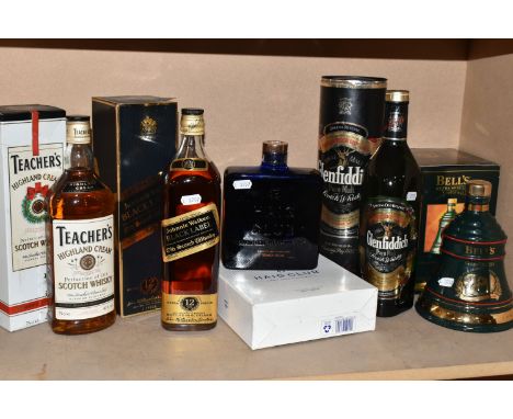 WHISKY, Five Bottles of Single Malt and Blended Whiskys comprising 1 x 1 Litre botttle of GLENFIDDICH Single Malt 43% GL, 1L,