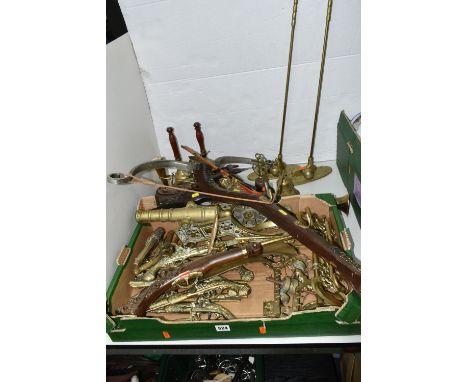 A BOX AND LOOSE BRASSWARE, to include a brass cannon, length 46cm, brass wall plaques in the form of antique pistols, wooden 