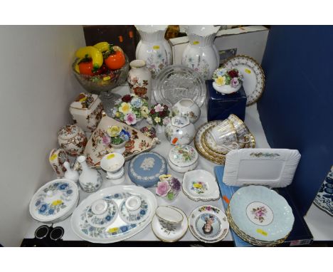 A LARGE GROUP OF CERAMICS to include a quantity of Wedgwood Clementine giftware comprising two candlesticks, a lidded trinket