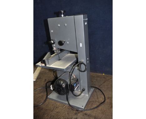 A DRAPER BANDSAW with 1400mm blade length, total height 68cm (PAT fail due to uninsulated plug but working)