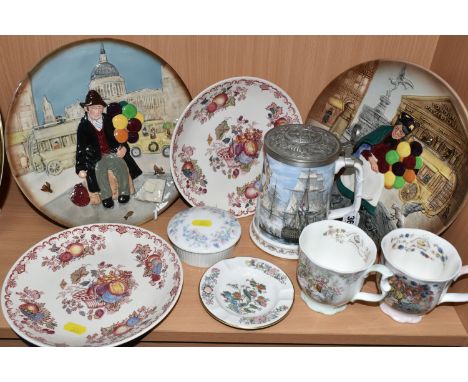 A GROUP OF CERAMICS, comprising Royal Doulton Brambly Hedge 'Summer Beaker' and 'Autumn Beaker' mugs (second quality), a Roya