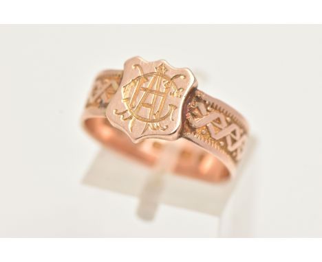 A LATE VICTORIAN 9CT GOLD BAND SIGNET RING, shield shape signet with engraved monogram, to a wide textured pattern band, hall