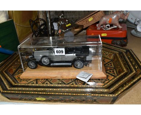 A GROUP OF MISCELLANEOUS ITEMS to include a Franklin Mint replica Rolls Royce 1925 Silver Ghost on a display plinth, a Helix 