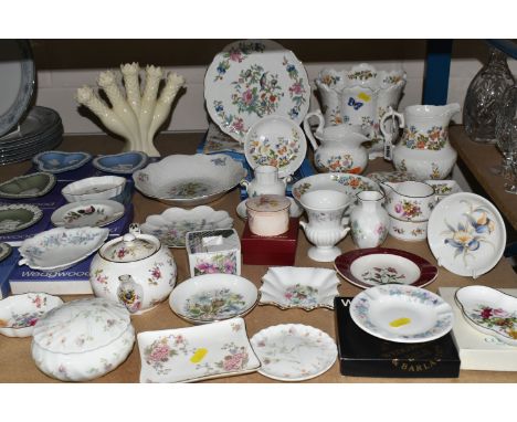 A GROUP OF CERAMIC GIFTWARE, to include seven pieces of Aynsley Cottage Garden gift and tea wares, including a planter and tw