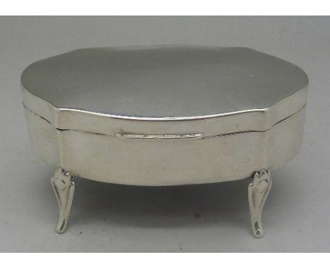 A silver trinket box, Birmingham 1911, width 8.5cm