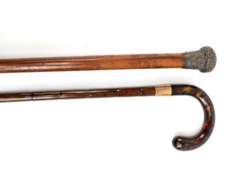 An early 20th century walking stick with faux tortoiseshell handle and 9ct yellow gold ferrule, length 92cm, together with a 