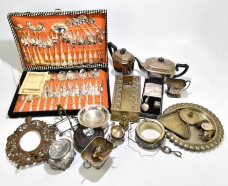 A collection of silver plated items to include an Art Deco three-piece tea service, together with other decorative metalware 