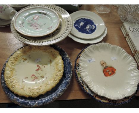 A selection of vintage cabinet plates including Royal Worcester, Doulton etc