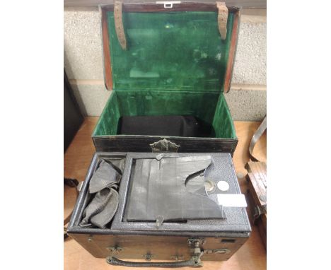 An early 20th century Talbot & Eamer, Liverpool camera The Miral, in original case A/F