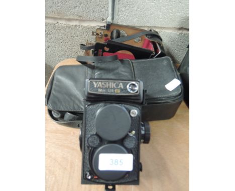 A Yashika Mat 124G camera with Yashinon 1:3,5 f~80mm lens and Capal SV shutter, complete with instruction book, filters in or