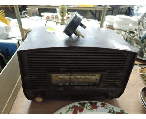 A vintage Murphy bakelite radio serial No375927