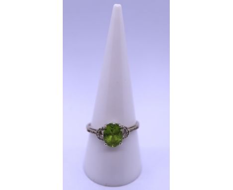 9ct gold peridot &amp; diamond set ring - Size R 