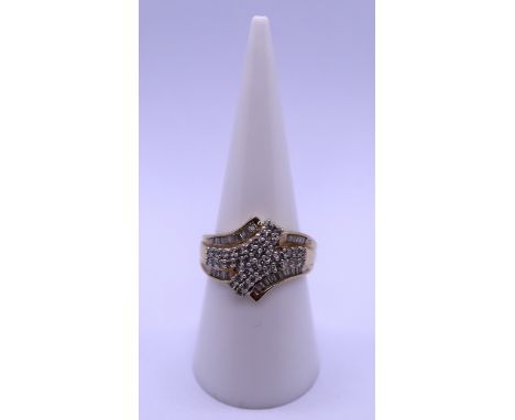 9ct gold ring set with baguette &amp; brilliant cut diamonds - Size N 