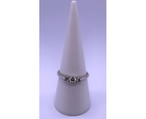 9ct white gold 3 stone diamond ring - Size O 